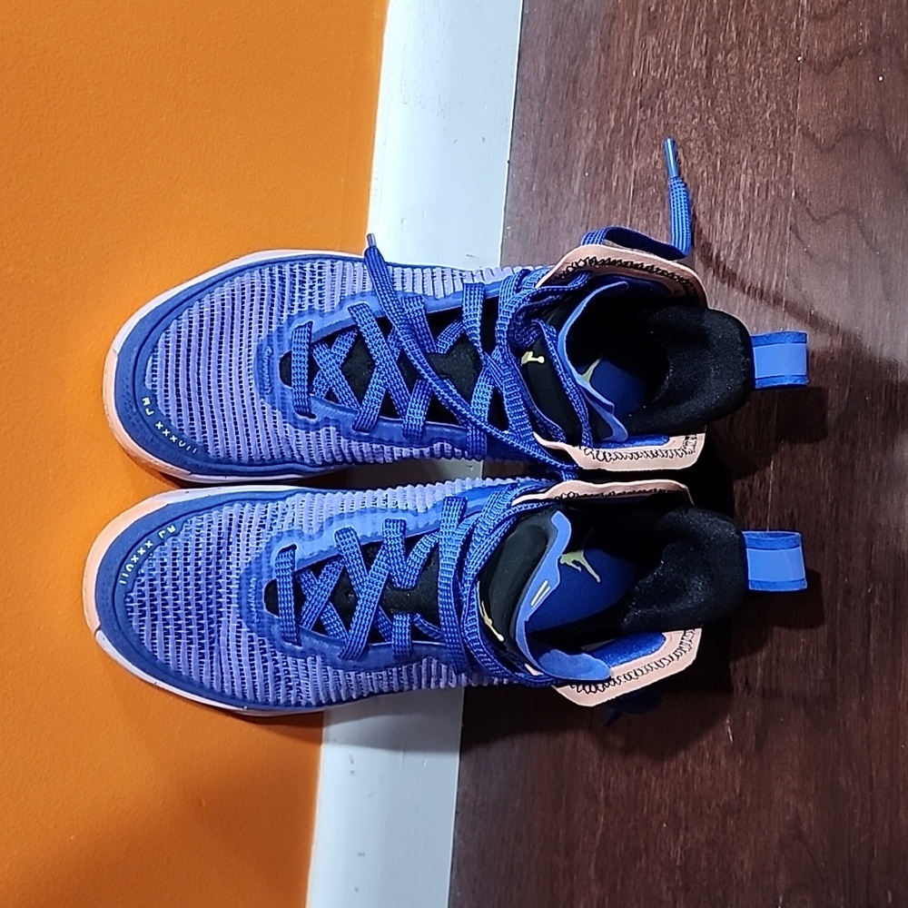 Girl's Nike Air Jordan Basketball Shoes Size 4Y